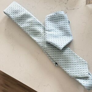 Calvin Klein Light Blue Geometric Tie and Pocket Square Prom Easter Spring silky